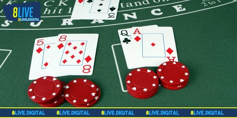 Người tham gia có thể lựa chọn nhiều phương án hành động trong mỗi lượt